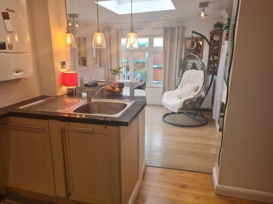 Modern Bungalow With Private Swimming Pool Maidenhead Dış mekan fotoğraf